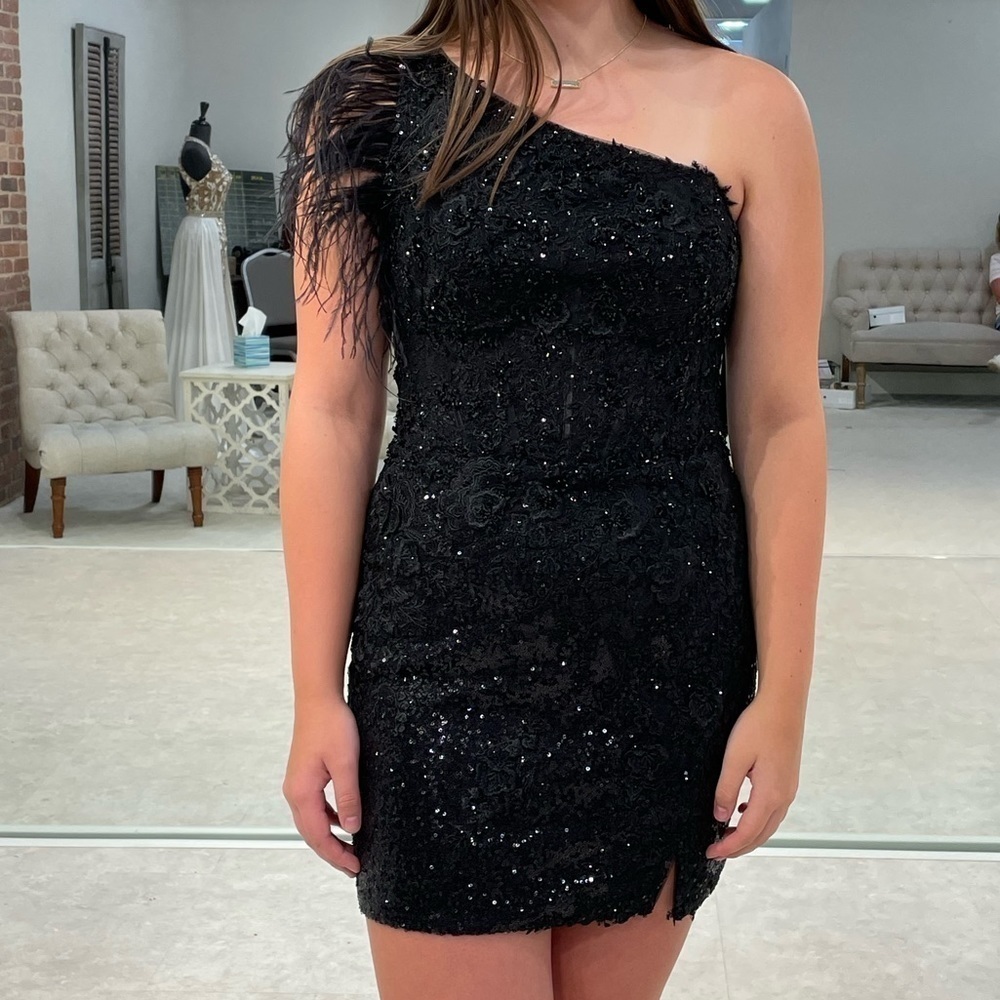 Sherri hill fall 2023 short black one shoulder homecoming dress size 12 rare